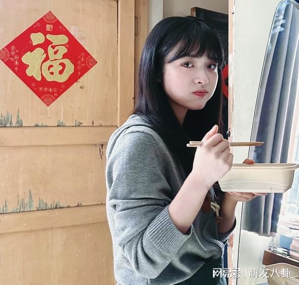 枪哥与沈月揭惊喜“表姐弟”关系！pg电子试玩平台竞娱跨界友情：圣(图2)